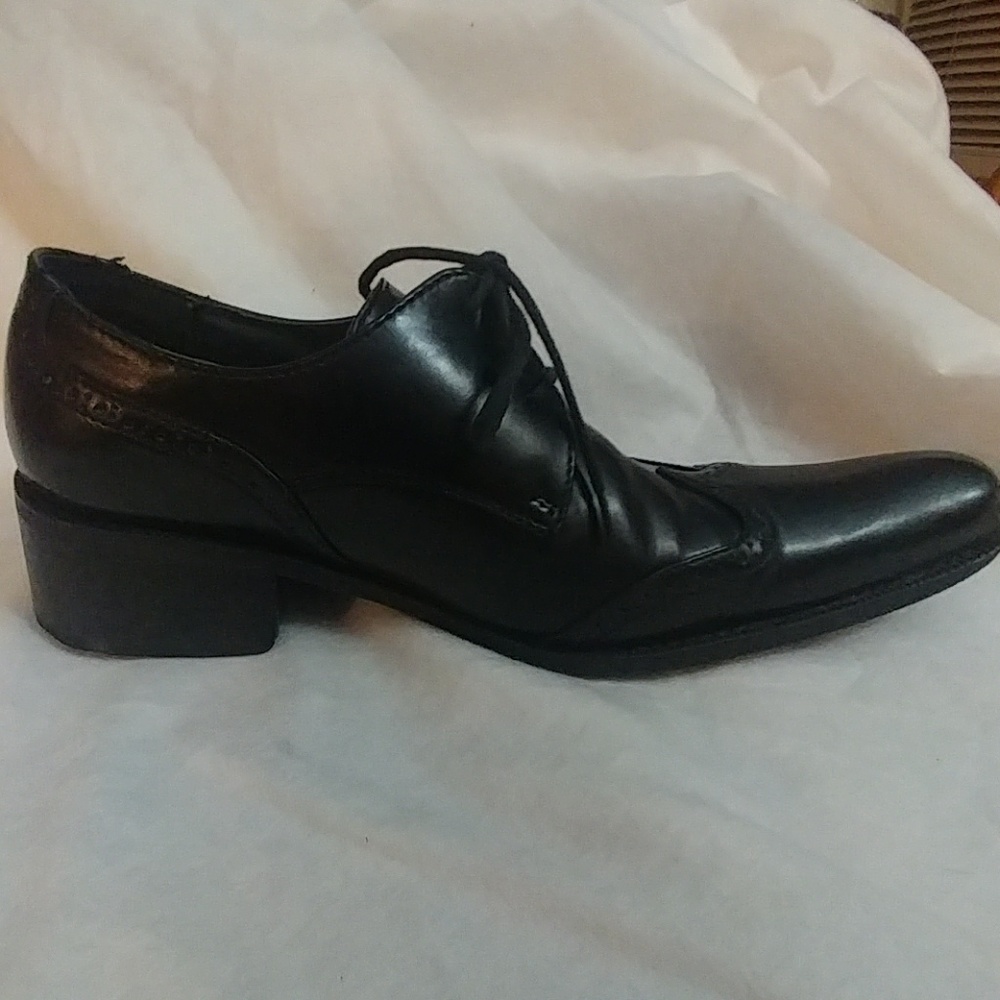 Shoes - Picture 3 of 3